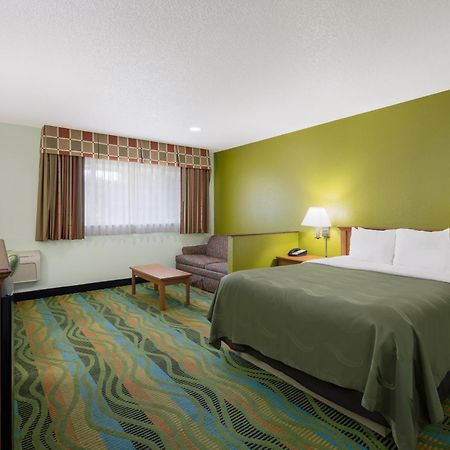 Quality Inn & Suites Medford Airport Eksteriør bilde