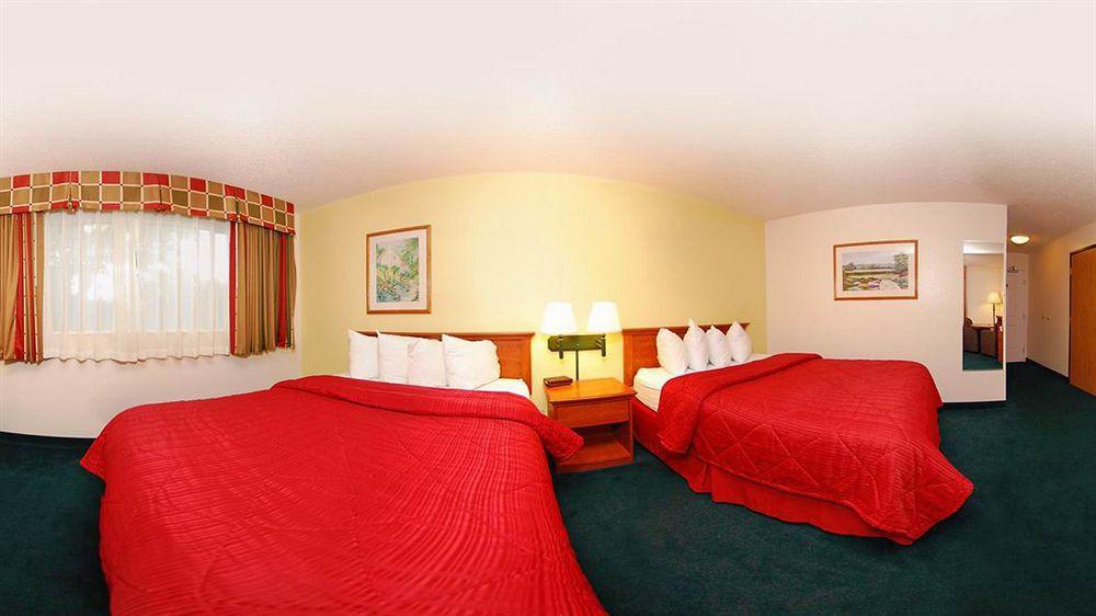 Quality Inn & Suites Medford Airport Eksteriør bilde