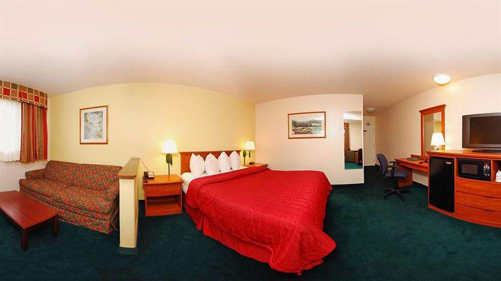 Quality Inn & Suites Medford Airport Eksteriør bilde