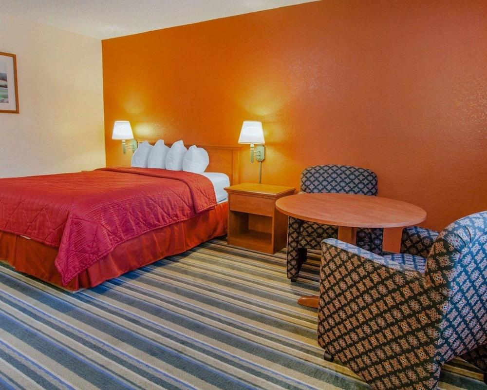 Quality Inn & Suites Medford Airport Eksteriør bilde