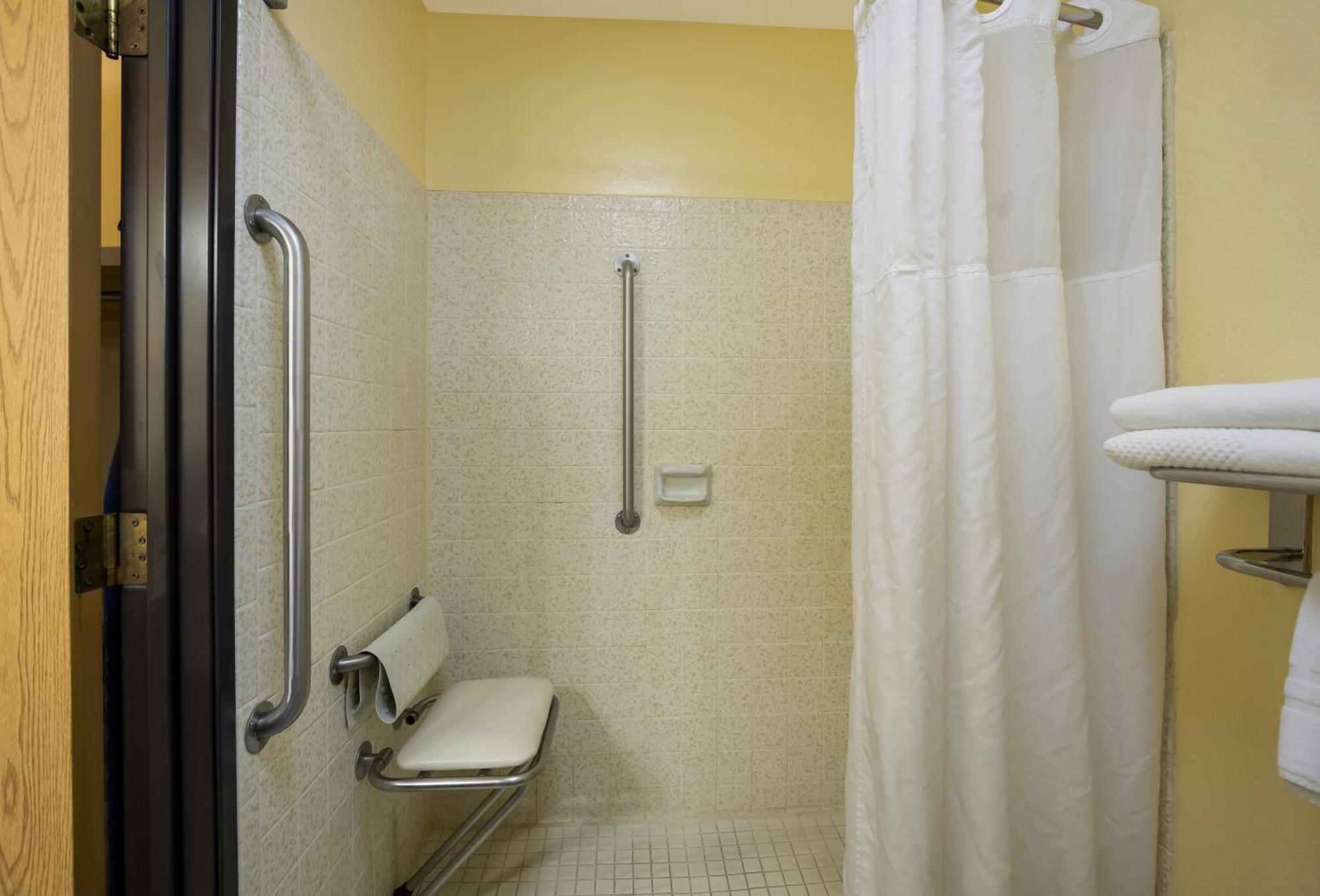 Quality Inn & Suites Medford Airport Eksteriør bilde
