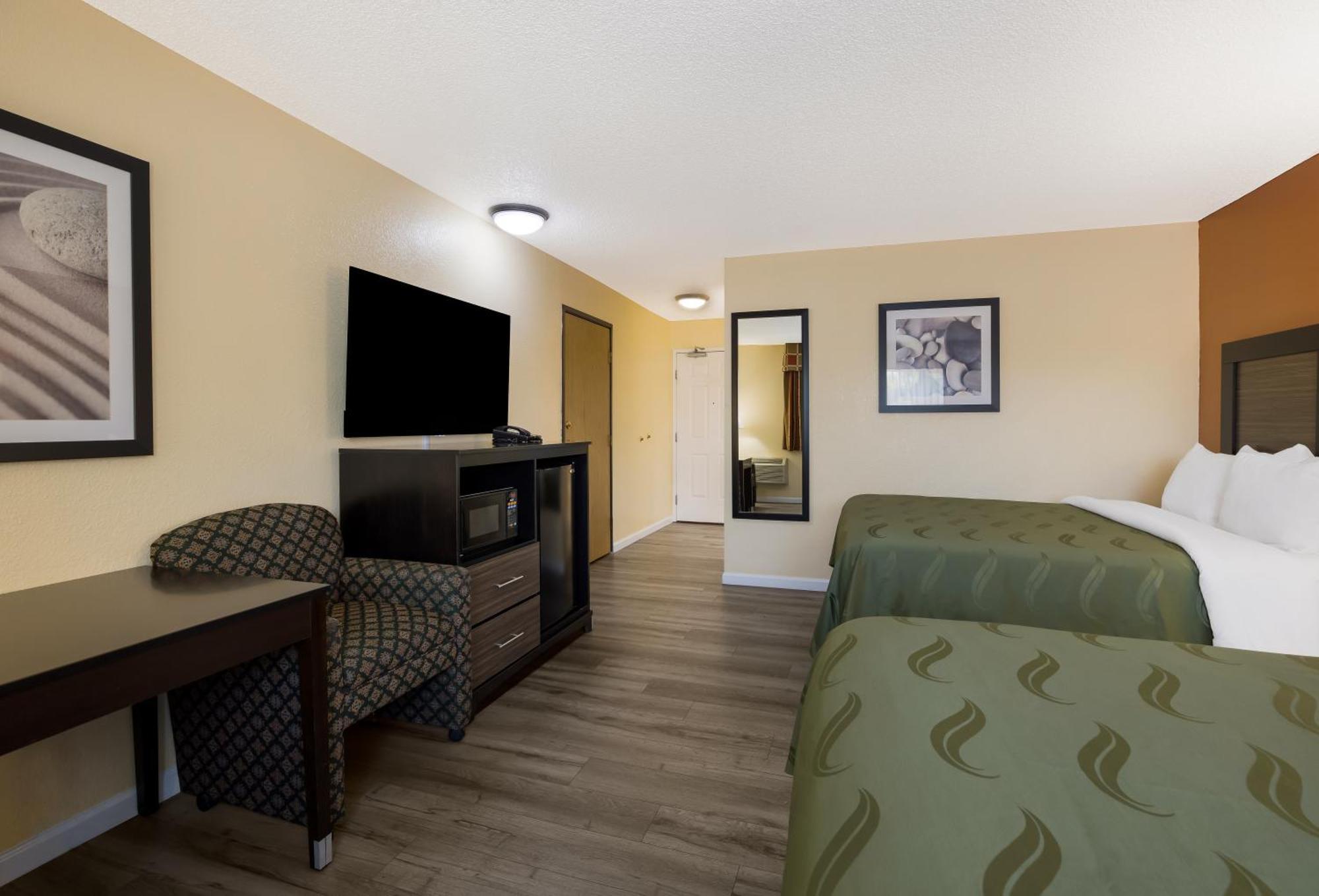 Quality Inn & Suites Medford Airport Eksteriør bilde