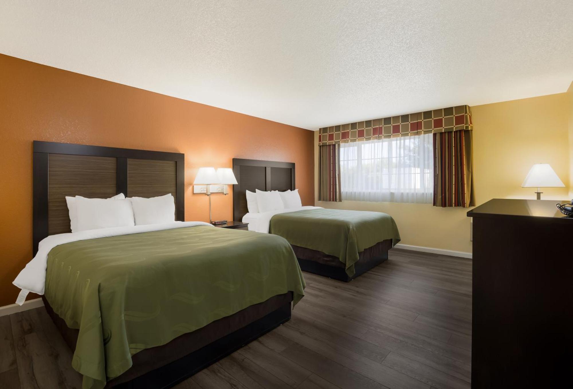 Quality Inn & Suites Medford Airport Eksteriør bilde