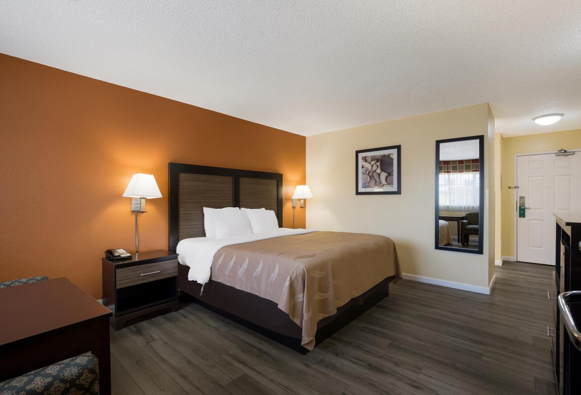 Quality Inn & Suites Medford Airport Eksteriør bilde