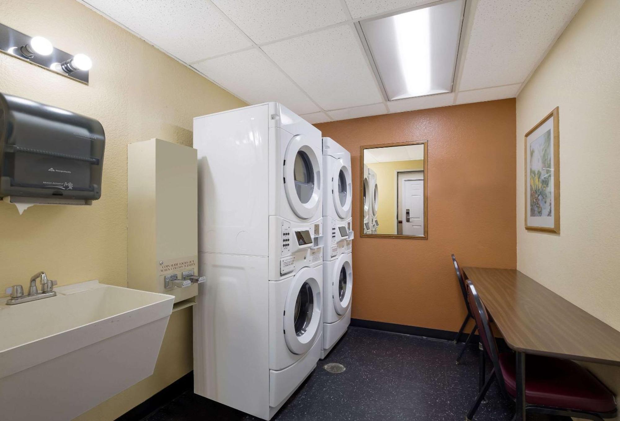 Quality Inn & Suites Medford Airport Eksteriør bilde