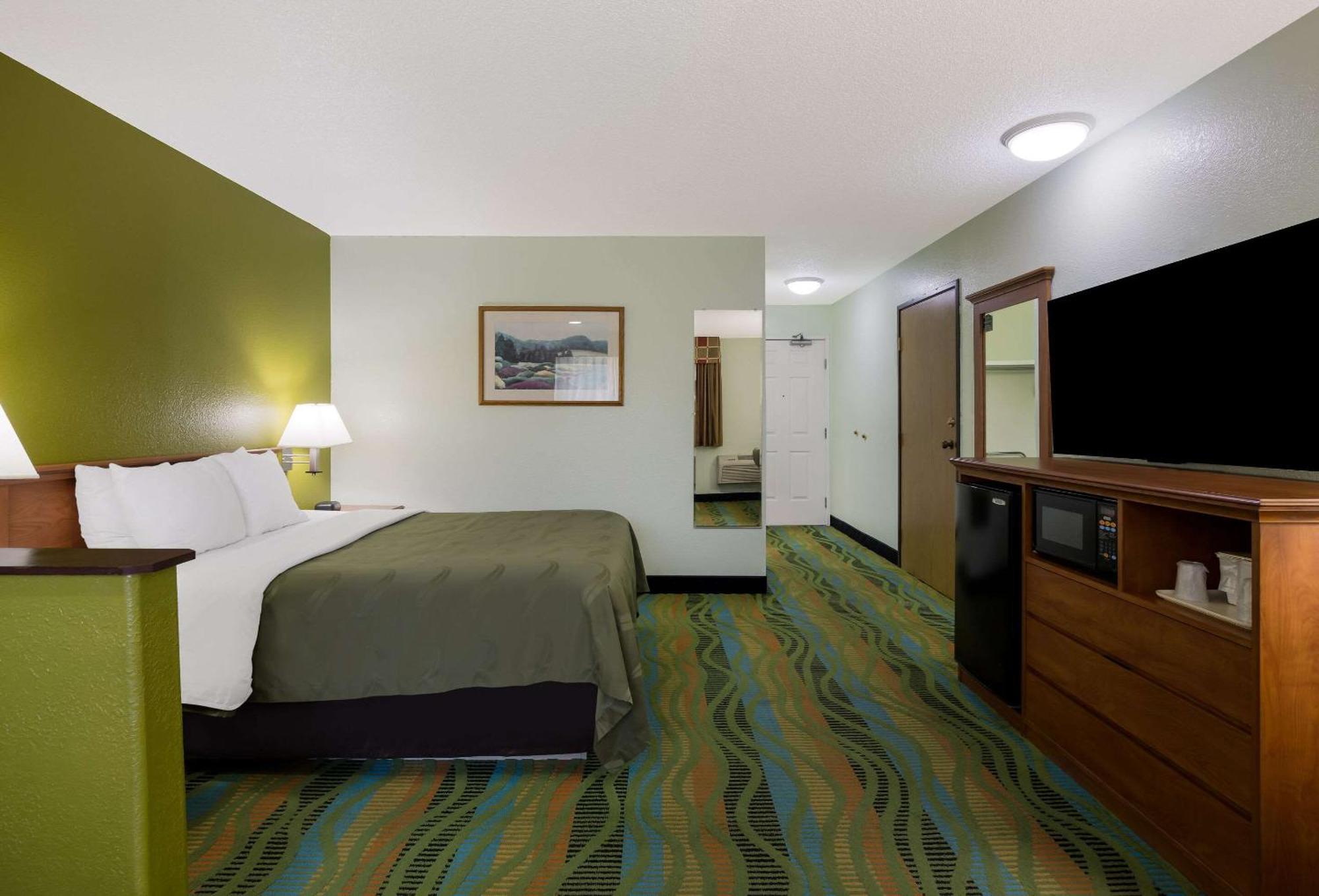 Quality Inn & Suites Medford Airport Eksteriør bilde