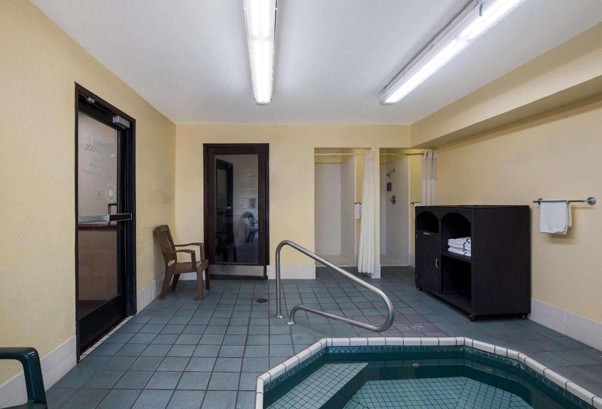 Quality Inn & Suites Medford Airport Eksteriør bilde