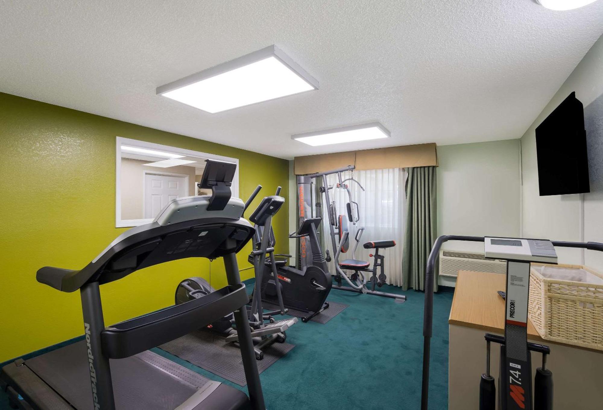 Quality Inn & Suites Medford Airport Eksteriør bilde