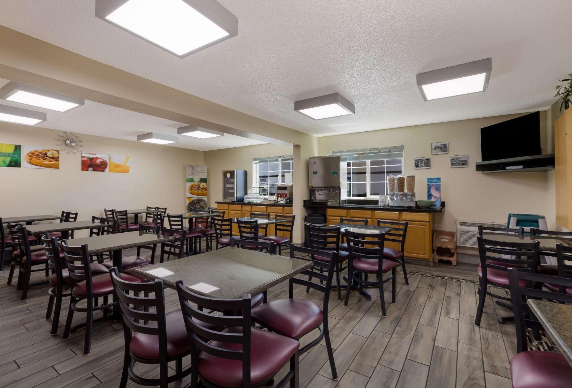 Quality Inn & Suites Medford Airport Eksteriør bilde