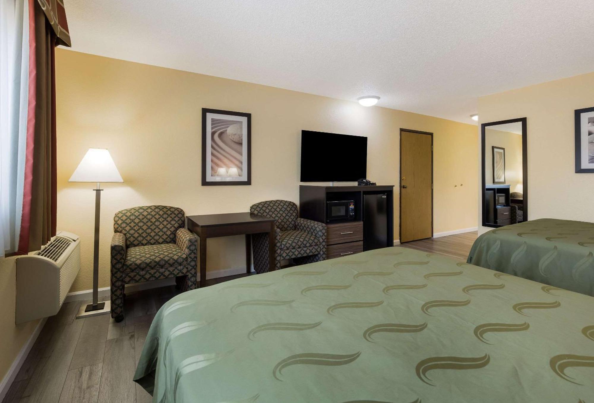 Quality Inn & Suites Medford Airport Eksteriør bilde