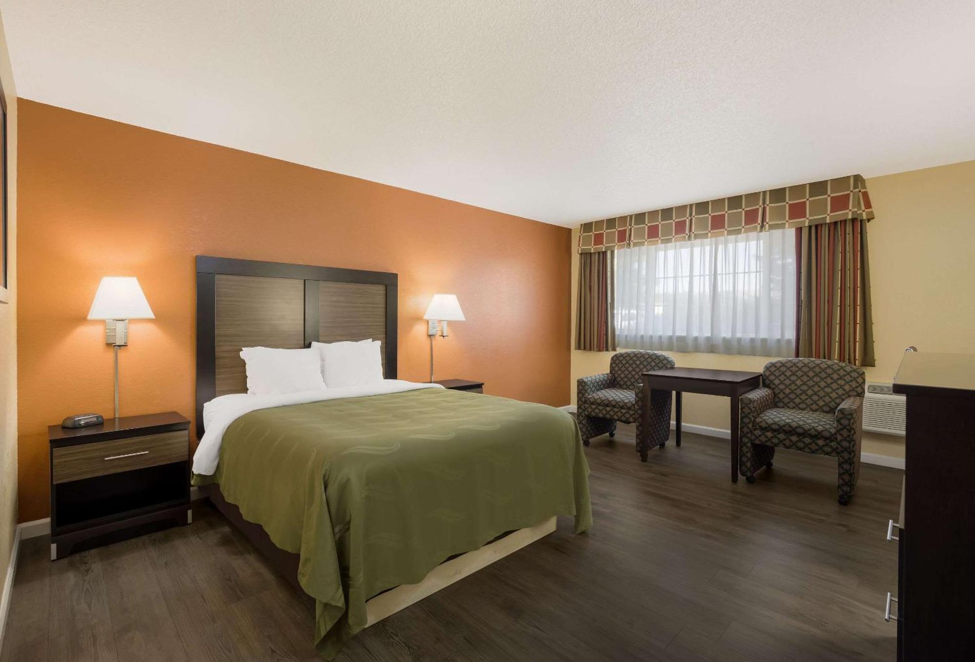 Quality Inn & Suites Medford Airport Eksteriør bilde