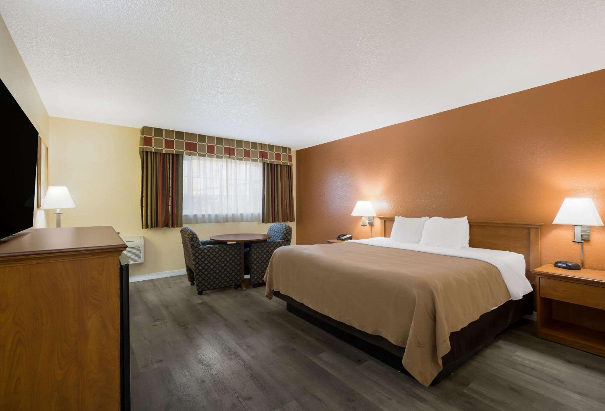 Quality Inn & Suites Medford Airport Eksteriør bilde
