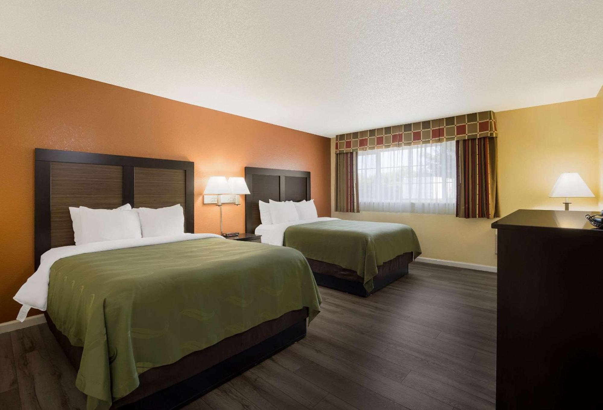 Quality Inn & Suites Medford Airport Eksteriør bilde
