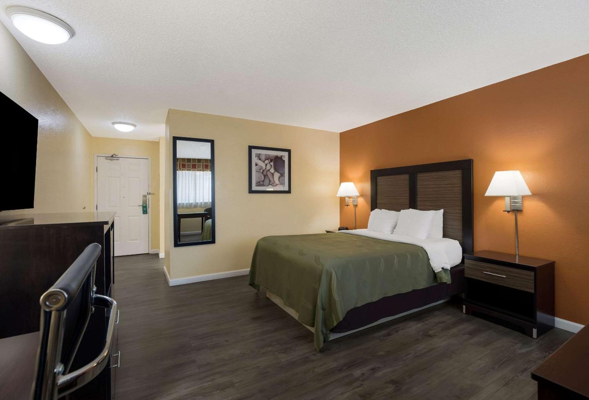Quality Inn & Suites Medford Airport Eksteriør bilde