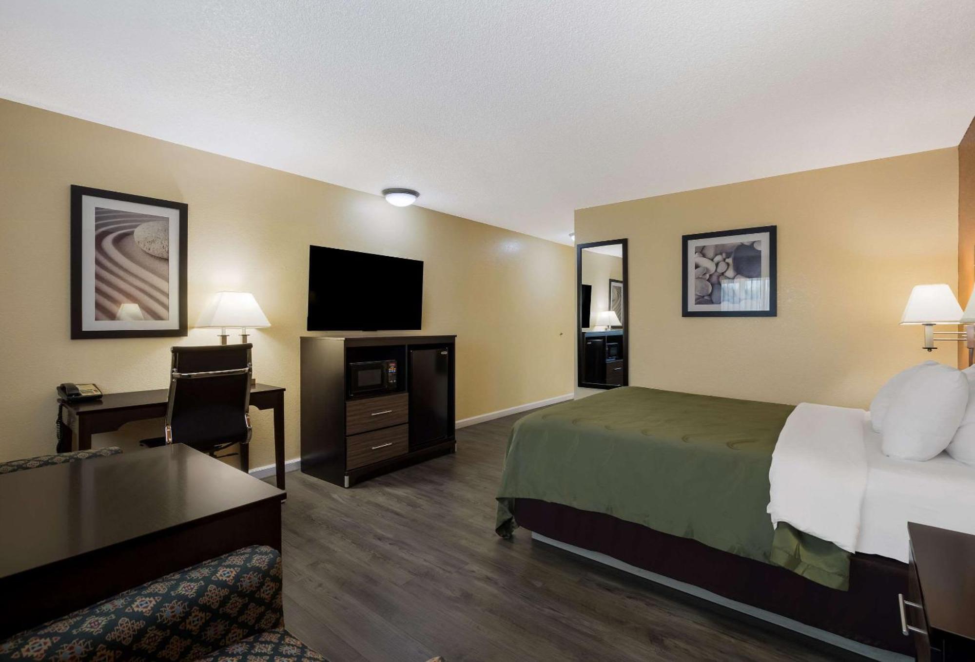 Quality Inn & Suites Medford Airport Eksteriør bilde