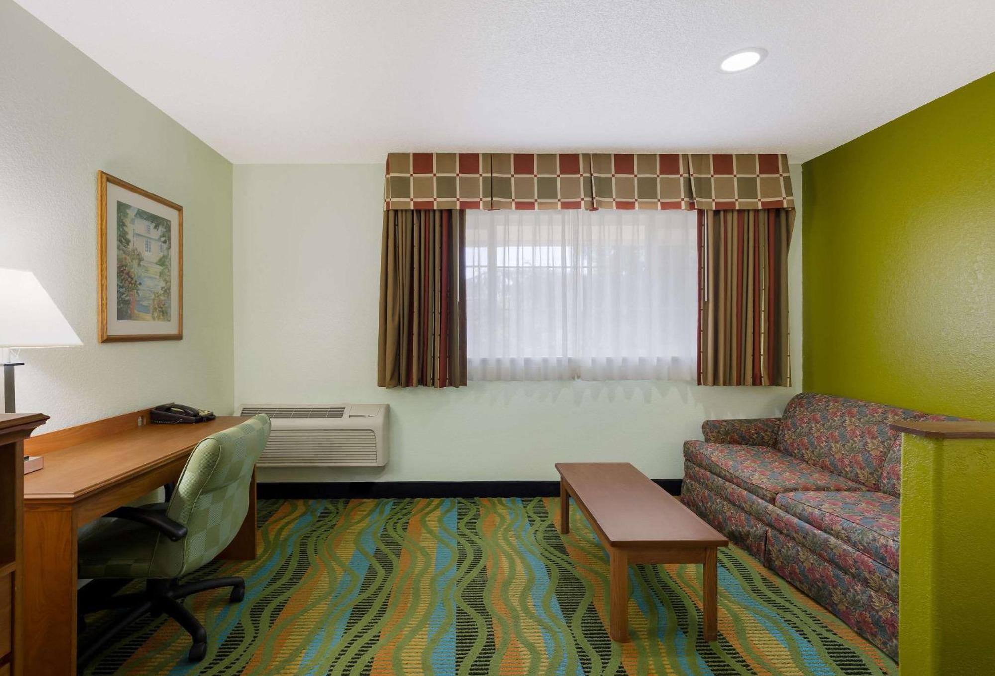 Quality Inn & Suites Medford Airport Eksteriør bilde