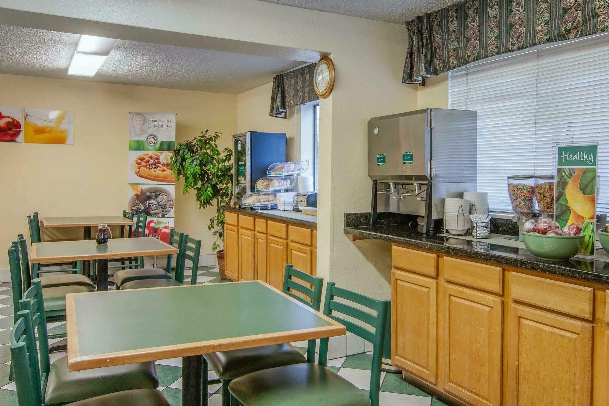 Quality Inn & Suites Medford Airport Eksteriør bilde
