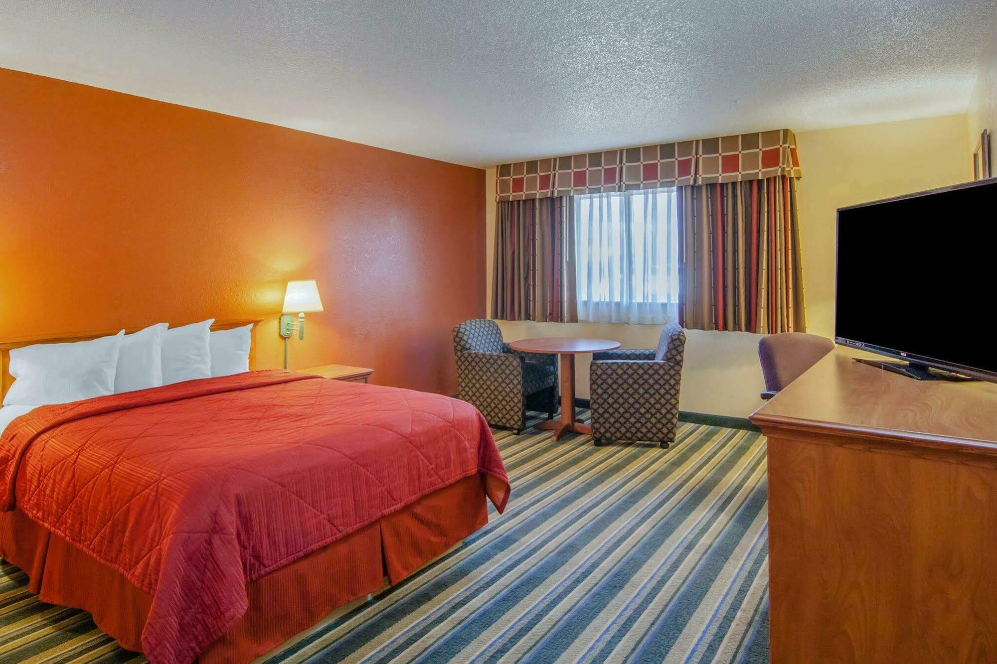 Quality Inn & Suites Medford Airport Eksteriør bilde