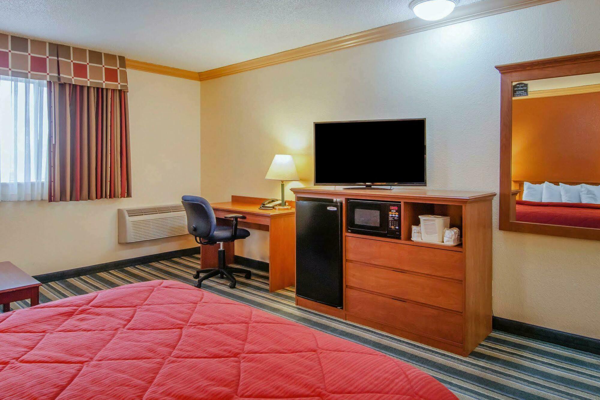 Quality Inn & Suites Medford Airport Eksteriør bilde