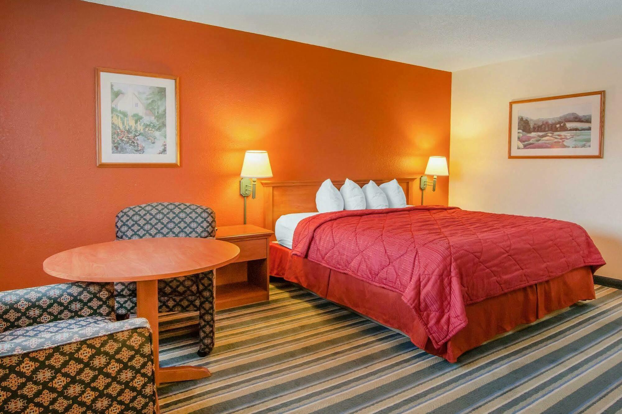 Quality Inn & Suites Medford Airport Eksteriør bilde
