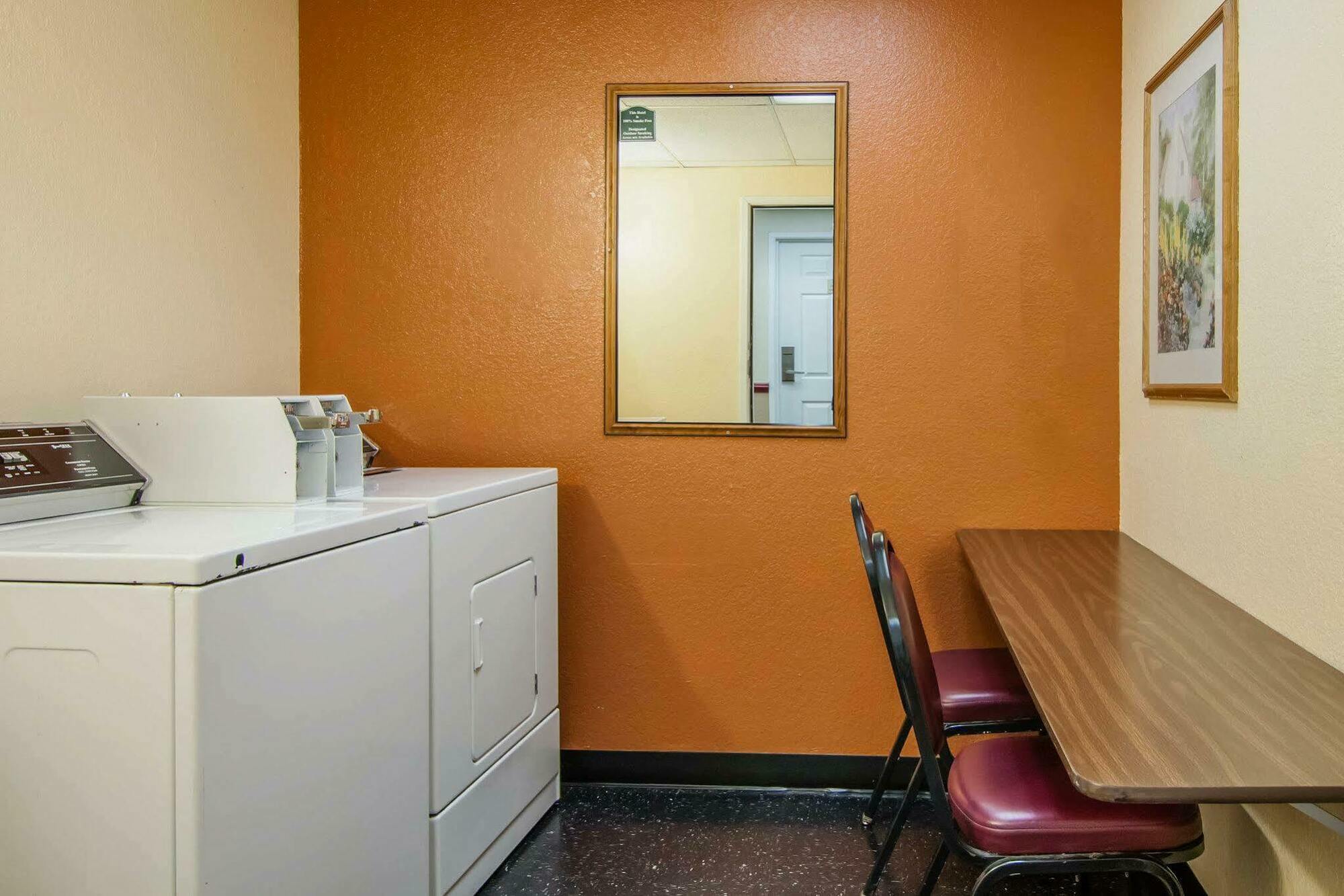 Quality Inn & Suites Medford Airport Eksteriør bilde