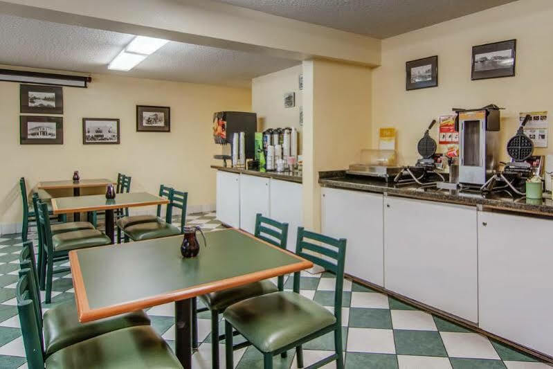 Quality Inn & Suites Medford Airport Eksteriør bilde